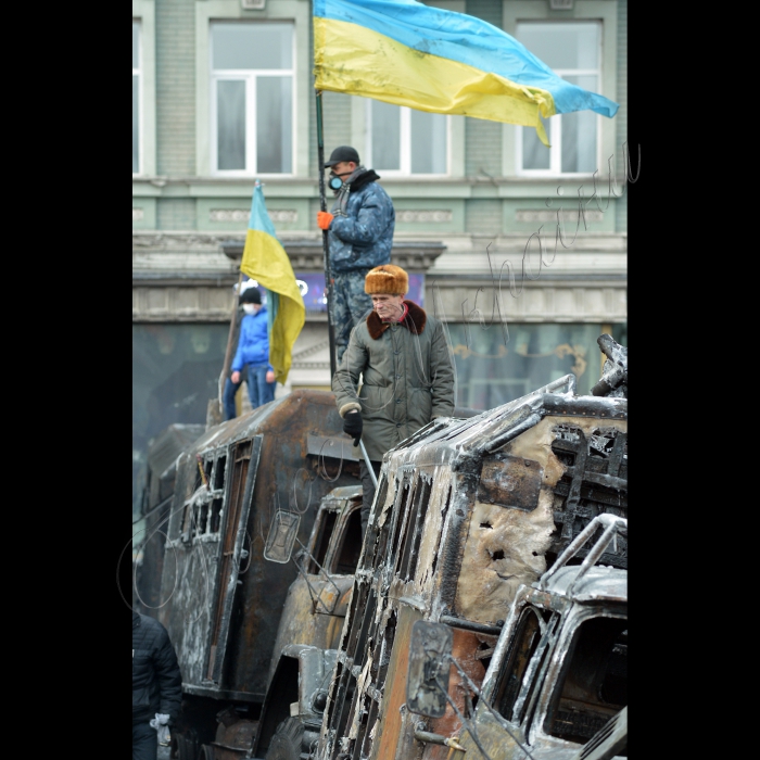 Київ. Тривають сутички на вулиці Грушевського між євро-мітингувальниками та міліцією.