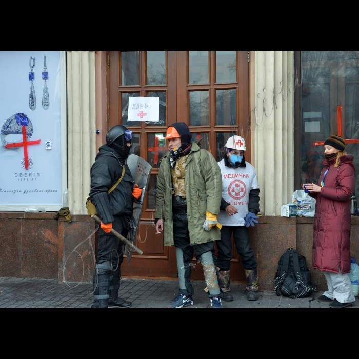 Київ. Тривають сутички на вулиці Грушевського між євро-мітингувальниками та міліцією.