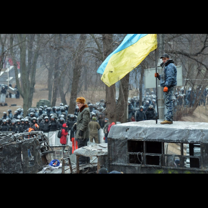 Київ. Тривають сутички на вулиці Грушевського між євро-мітингувальниками та міліцією.