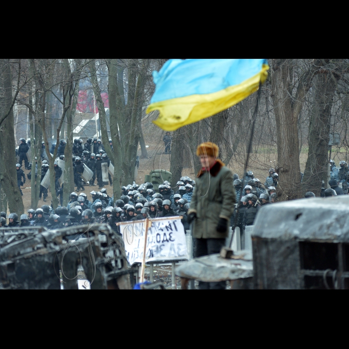 Київ. Тривають сутички на вулиці Грушевського між євро-мітингувальниками та міліцією.