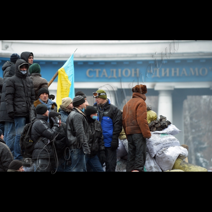 Київ. Триває протистояння по вул. Грушевського. 