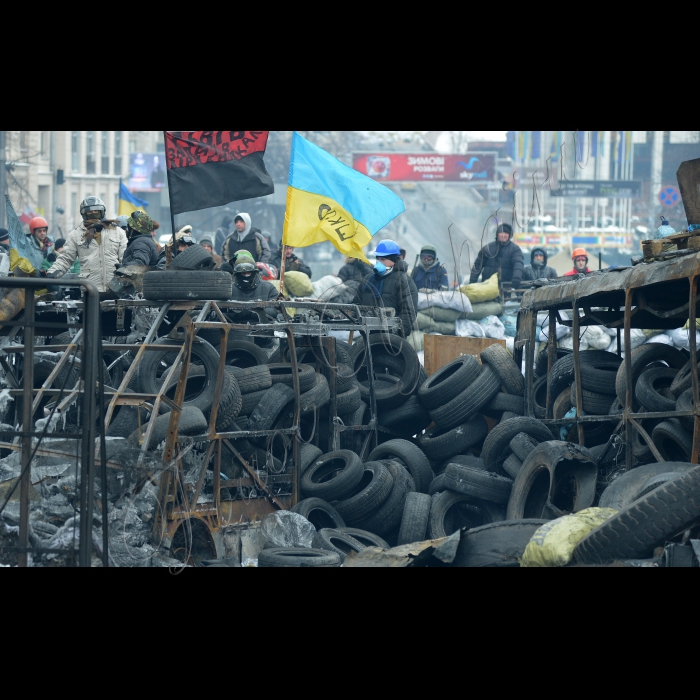 Київ. Триває протистояння по вул. Грушевського. 