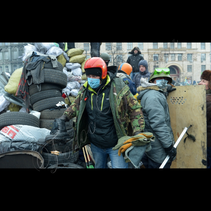 Київ. Триває протистояння по вул. Грушевського. 