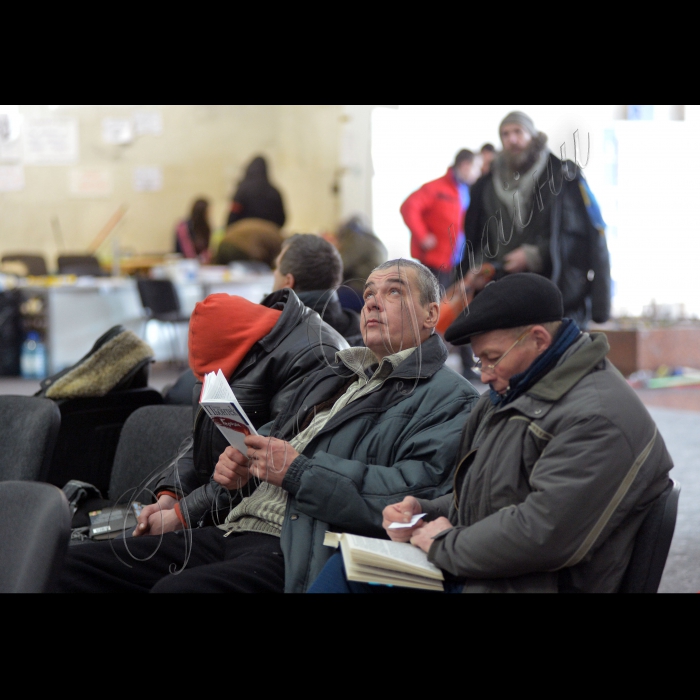 Київ. Майдан Незалежності, Хрещатик, вул. Грушевського, Євромайдан. 
Український дім, бібліотека Майдану.
