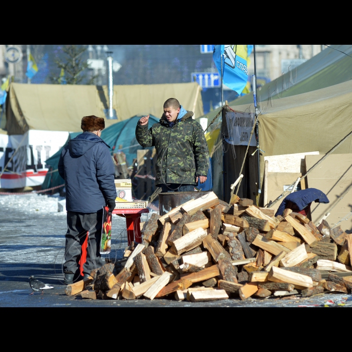 Київ. Майдан Незалежності, Хрещатик, вул. Грушевського, Євромайдан. 
Український дім, бібліотека Майдану.
