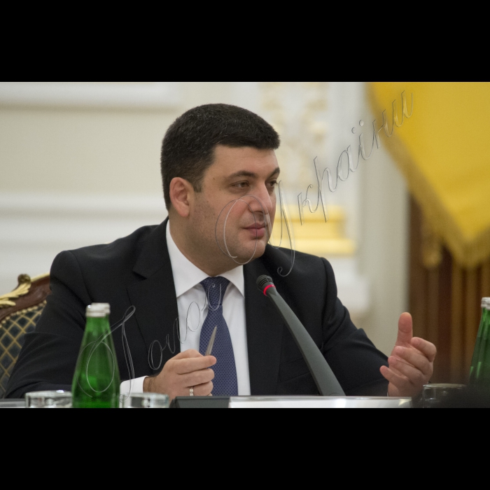 Голова ВР України Володимир Гройсман, Президент України Петро Порошенко, Прем’єр-міністр України Арсеній Яценюк, народні депутати, члени Кабінету міністрів, представники Адміністрації Президента взяли участь у шістнадцятому засіданні Ради Реформ – «Податкова реформа».