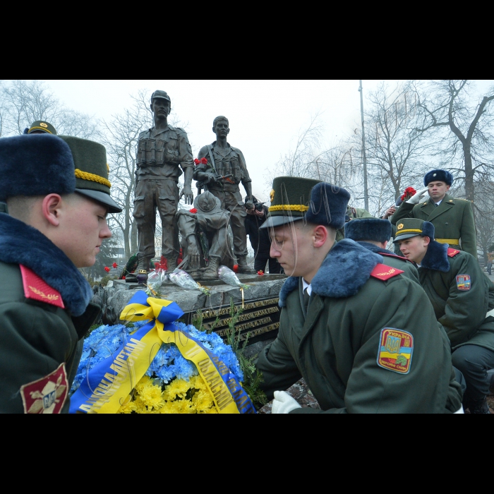 Київ. Біля пам’ятника Воїнам-афганцям (вул. Івана Мазепи) відбувся мітинг-реквієм з  нагоди 25-ї річниці виведення військ колишнього СРСР із Республіки Афганістан.