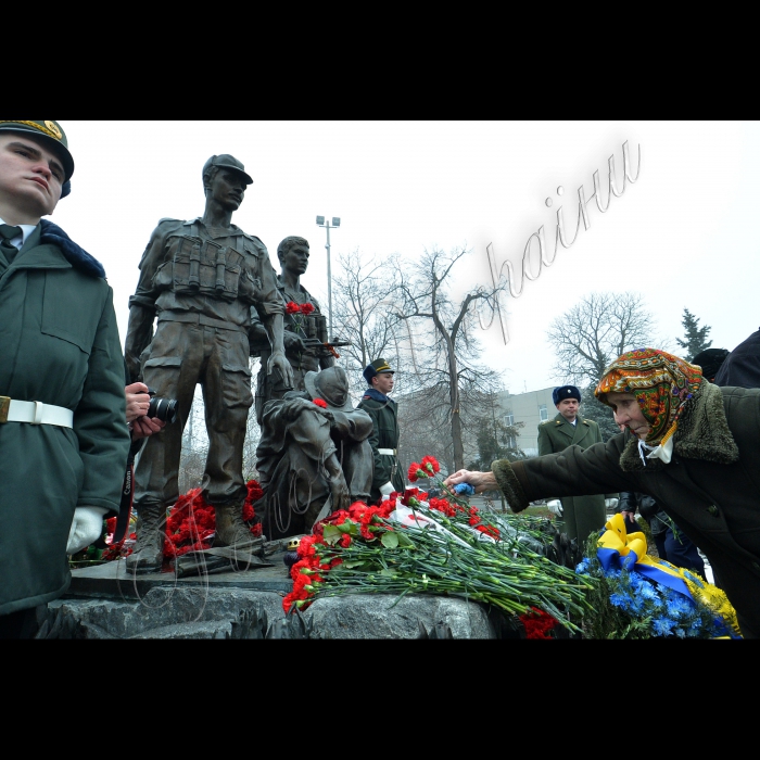 Київ. Біля пам’ятника Воїнам-афганцям (вул. Івана Мазепи) відбувся мітинг-реквієм з  нагоди 25-ї річниці виведення військ колишнього СРСР із Республіки Афганістан.