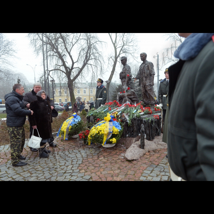 Київ. Біля пам’ятника Воїнам-афганцям (вул. Івана Мазепи) відбувся мітинг-реквієм з  нагоди 25-ї річниці виведення військ колишнього СРСР із Республіки Афганістан.