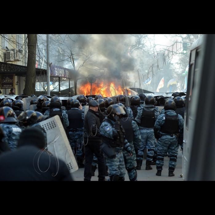 Київ. Хода активістів Євромайдану до Верховної Ради. Вулиці Інститутська, Шовковична, Грушевського та Маріїнський парк. Мітинги та сутички в центрі міста.