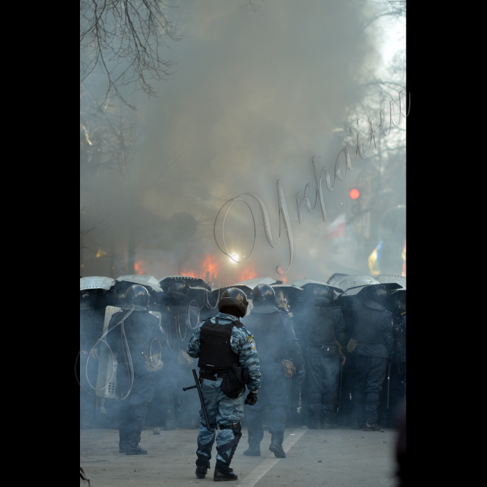 Київ. Хода активістів Євромайдану до Верховної Ради. Вулиці Інститутська, Шовковична, Грушевського та Маріїнський парк. Мітинги та сутички в центрі міста.