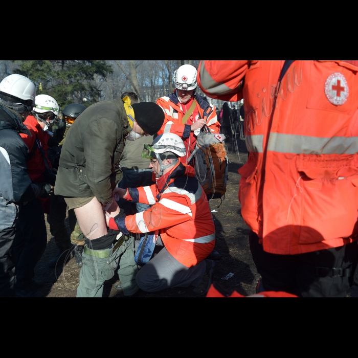 Київ. Хода активістів Євромайдану до Верховної Ради. Вулиці Інститутська, Шовковична, Грушевського та Маріїнський парк. Мітинги та сутички в центрі міста.