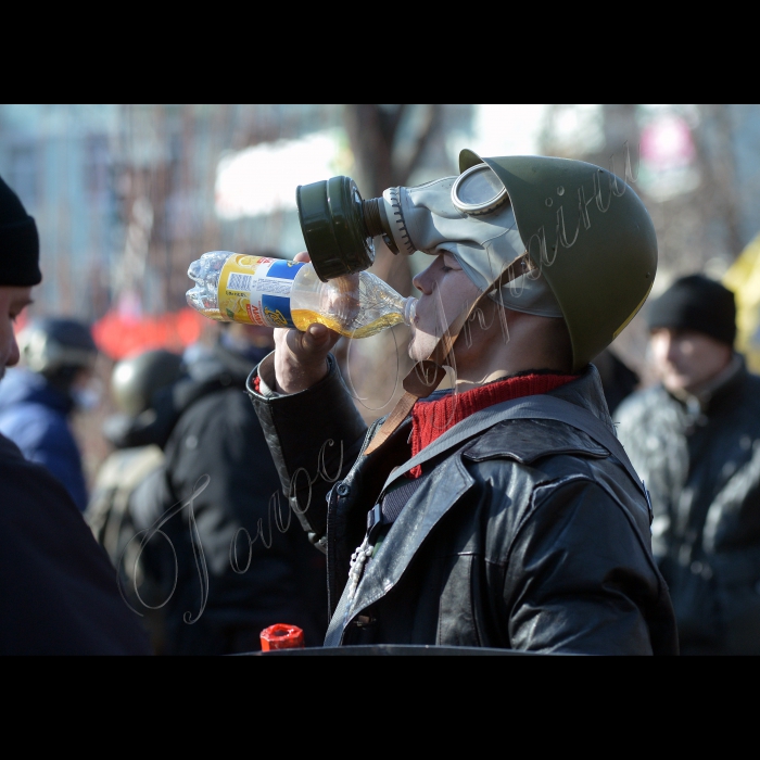 Київ. Хода активістів Євромайдану до Верховної Ради. Вулиці Інститутська, Шовковична, Грушевського та Маріїнський парк. Мітинги та сутички в центрі міста.