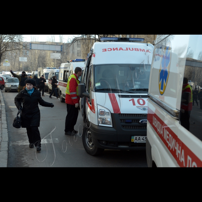 Київ. Хода активістів Євромайдану до Верховної Ради. Вулиці Інститутська, Шовковична, Грушевського та Маріїнський парк. Мітинги та сутички в центрі міста.