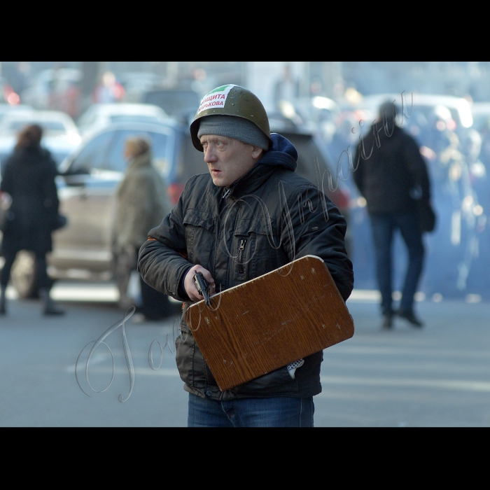 Київ. Хода активістів Євромайдану до Верховної Ради. Вулиці Інститутська, Шовковична, Грушевського та Маріїнський парк. Мітинги та сутички в центрі міста.