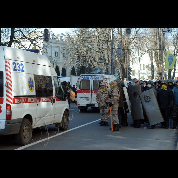 Київ. Хода активістів Євромайдану до Верховної Ради. Вулиці Інститутська, Шовковична, Грушевського та Маріїнський парк. Мітинги та сутички в центрі міста.