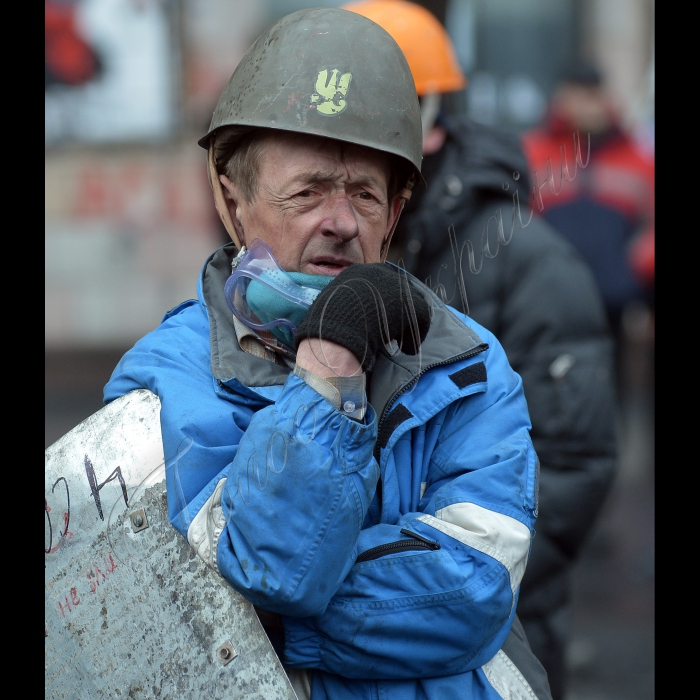 Київ, вул. Грушевського. Активісти знову відбили барикади на вул. Грушевського.
