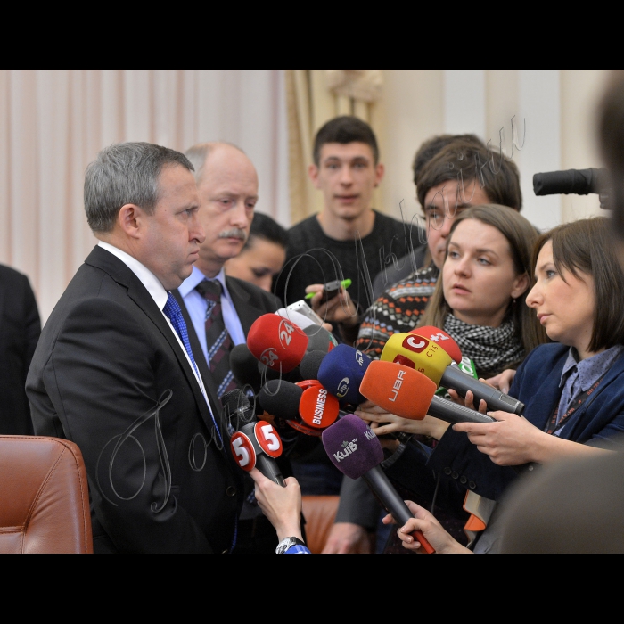 Київ. Відбулося перше засідання нового складу Кабінету Міністрів України під головуванням  Прем'єр-міністра  Арсенія Яценюка.