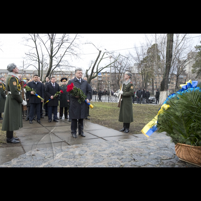 Голова ВР України Володимир Гройсман, Президент України Петро Порошенко, віце-прем’єр-міністр - міністр регіонального розвитку та ЖКГ Геннадій Зубко вшанували пам’ять учасників ліквідації аварії на Чорнобилоьській АЕС