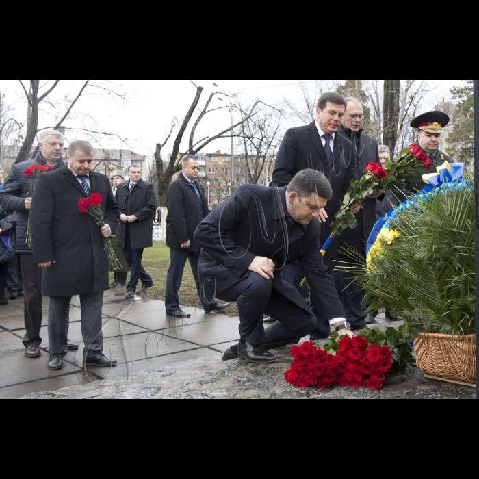 Голова ВР України Володимир Гройсман, Президент України Петро Порошенко, віце-прем’єр-міністр - міністр регіонального розвитку та ЖКГ Геннадій Зубко вшанували пам’ять учасників ліквідації аварії на Чорнобилоьській АЕС