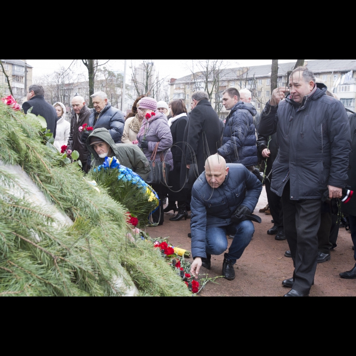 Голова ВР України Володимир Гройсман, Президент України Петро Порошенко, віце-прем’єр-міністр - міністр регіонального розвитку та ЖКГ Геннадій Зубко вшанували пам’ять учасників ліквідації аварії на Чорнобилоьській АЕС