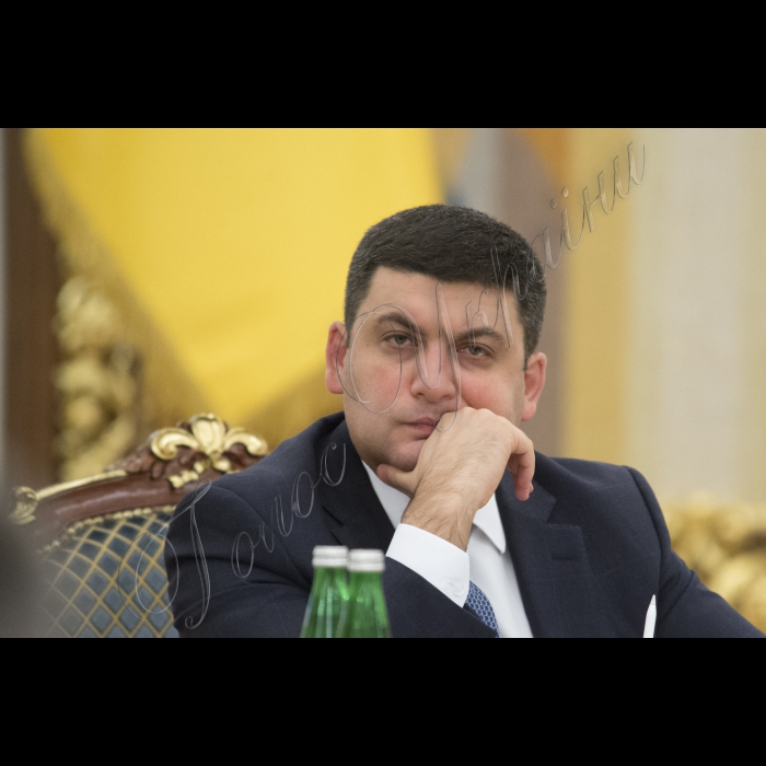 Голова ВР України Володимир Гройсман, Президент України Петро Порошенко, Прем’єр-міністр України Арсеній Яценюк, народні депутати, члени Кабінету міністрів, представники Адміністрації Президента взяли участь у сімнадцятому засіданні Ради Реформ – «Реформа управління державною власністю.