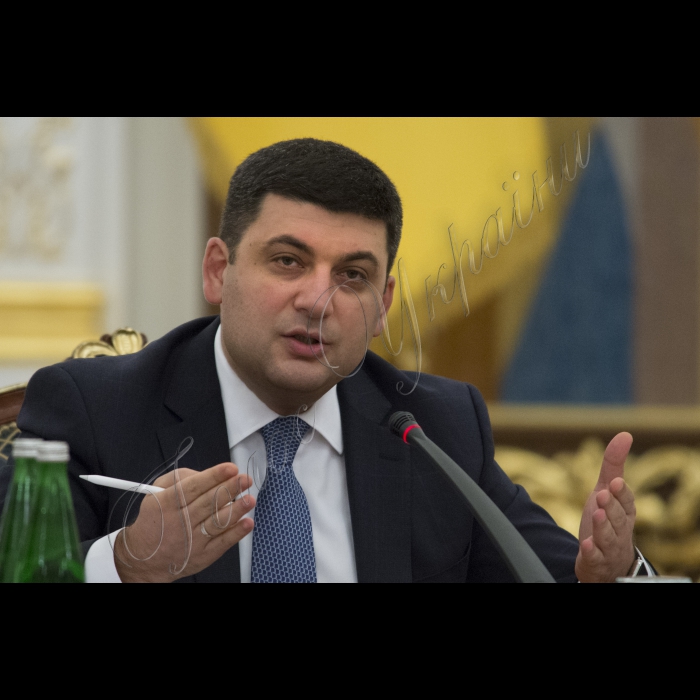 Голова ВР України Володимир Гройсман, Президент України Петро Порошенко, Прем’єр-міністр України Арсеній Яценюк, народні депутати, члени Кабінету міністрів, представники Адміністрації Президента взяли участь у сімнадцятому засіданні Ради Реформ – «Реформа управління державною власністю.