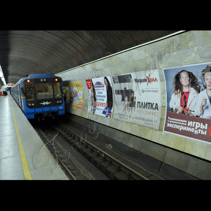 Київ. Метрополітен.
Станція метро «Печерська».