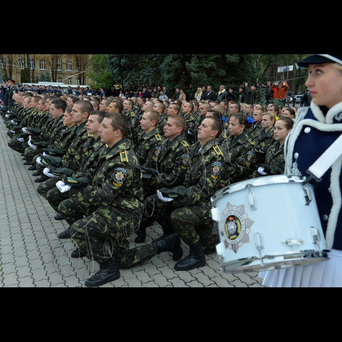 У Національній академії внутрішніх справ відбулась церемонія складання присяги на вірність Українському народові курсантами першого курсу (Київ, пл. Солом’янська, 1).