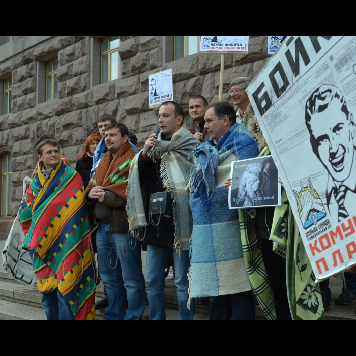 Біля КМДА відбувся “Марш ковдр” -- акція протесту із закликом увімкнути теплопостачання у всіх помешканнях столиці.