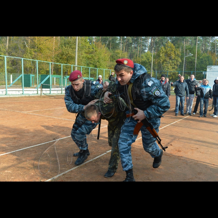 На території Навчального центру ГУМВС України в м. Києві відбулись спільні навчання невідкладної медичної допомоги МВС, СБУ, Міністерства оборони та інших силових відомств. В їх рамках відбувся конкурс серед працівників спецпідрозділу «Беркут» з надання невідкладної медичної допомоги громадянам, колегам та самому собі у разі виникнення надзвичайних ситуацій.