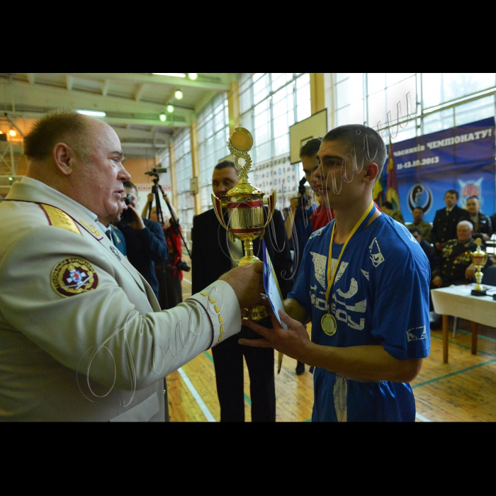 Відбувся Чемпіонат України з козацького двобою серед дорослих та молоді за участю понад 170 спортсменів з 14 регіонів України. Організатори заходу - Всеукраїнська федерація козацького двобою, Міністерство молоді та спорту України і численні козацькі організації. Чемпіонат триватиме до 13 жовтня. 
Київ, вул. Мельникова, 48, спорткомплекс 