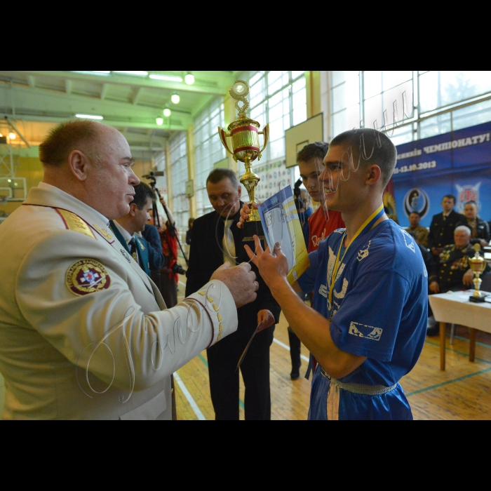 Відбувся Чемпіонат України з козацького двобою серед дорослих та молоді за участю понад 170 спортсменів з 14 регіонів України. Організатори заходу - Всеукраїнська федерація козацького двобою, Міністерство молоді та спорту України і численні козацькі організації. Чемпіонат триватиме до 13 жовтня. 
Київ, вул. Мельникова, 48, спорткомплекс 