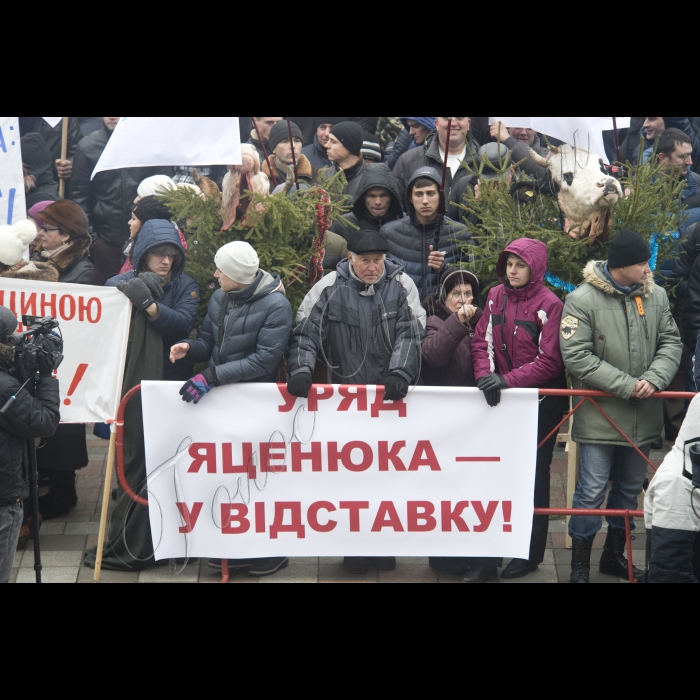 Перед  Верховною Радою України проходить мітинг представників аграрних
і профспілкових організацій
