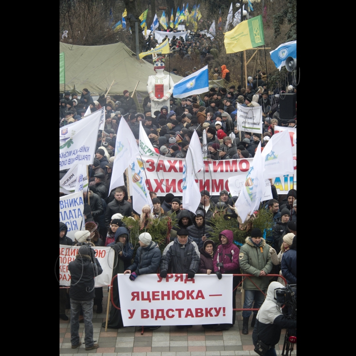 Перед  Верховною Радою України проходить мітинг представників аграрних
і профспілкових організацій
