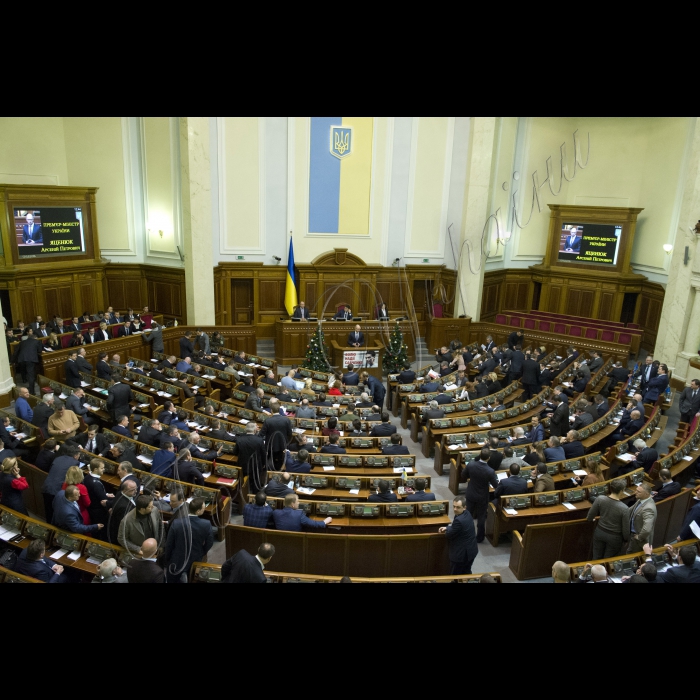 Позачергове засідання Верховної Ради України.
У засіданні взяли участь Прем’єр-міністр України Арсеній Яценюк і члени Уряду.
