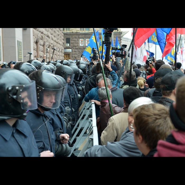 Київ. Відбулось пленарне засідання XII сесії Київради VI скликання. За участю представників Всеукраїнського об'єднання 