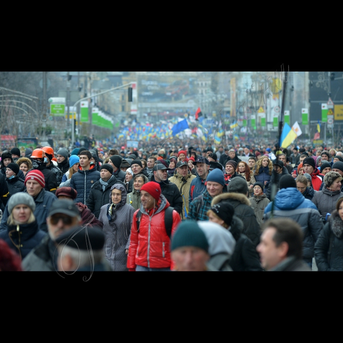 Народе віче в Києві, мітинг прихильників євроінтеграції України.  Цього дня в Києві на Майдані Незалежності оголошено загальнонаціональний страйк.