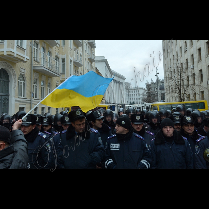 Народе віче в Києві, мітинг прихильників євроінтеграції України.  Цього дня в Києві на Майдані Незалежності оголошено загальнонаціональний страйк.