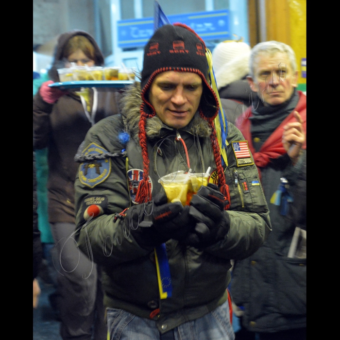 У Києві біля КМДА та будиднку профспілок відбулася акція за євроінтеграцію України. Євромайдан.