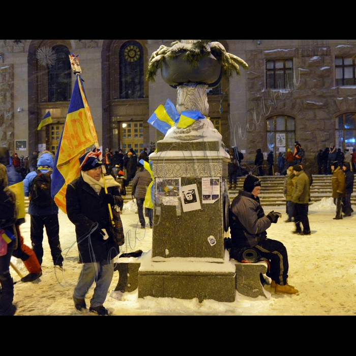 У Києві біля КМДА та будиднку профспілок відбулася акція за євроінтеграцію України. Євромайдан.