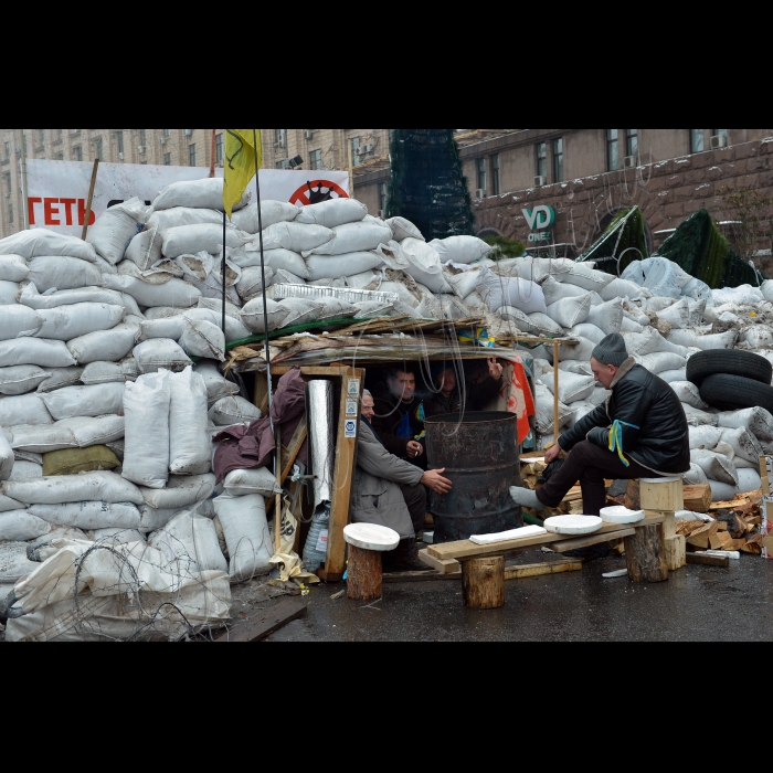 Київ. Майдан Незалежності. Євромайдан, барикади.