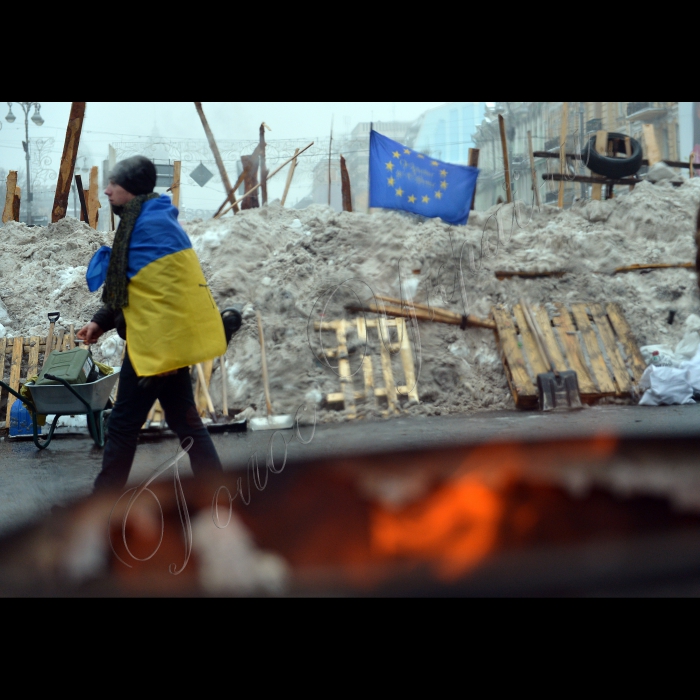 Київ. Хрещатик. Євромайдан. Будівля КМДА.
