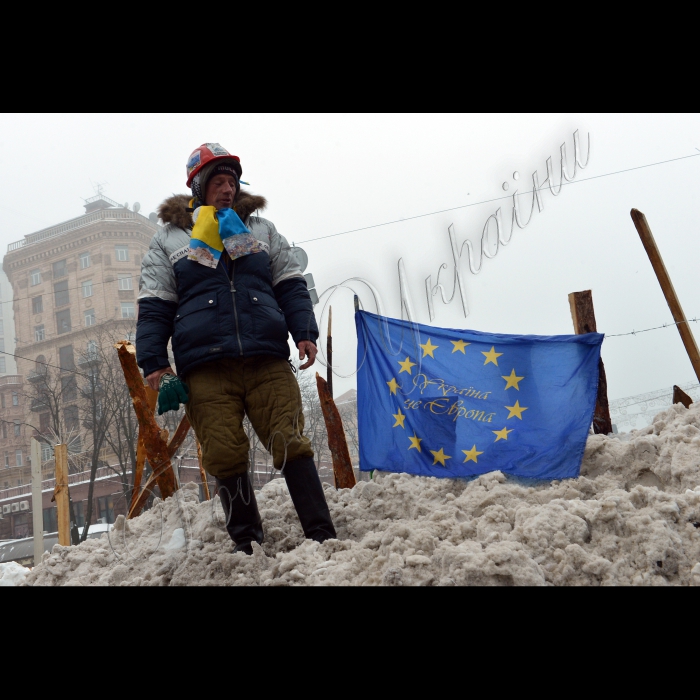 Київ. Хрещатик. Євромайдан. Будівля КМДА.
