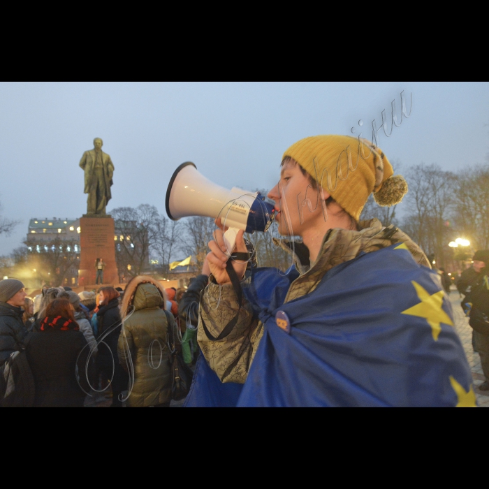 Київ. У парку Т.Шевченка відбувся загальностудентський марш-протест «Ні пакту Путіна-Януковича». Організатор: студентська координаційна рада, створена учасниками студентських страйкомів Євромайдану.
