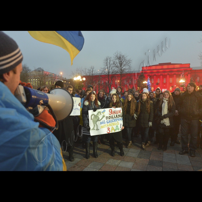 Київ. У парку Т.Шевченка відбувся загальностудентський марш-протест «Ні пакту Путіна-Януковича». Організатор: студентська координаційна рада, створена учасниками студентських страйкомів Євромайдану.
