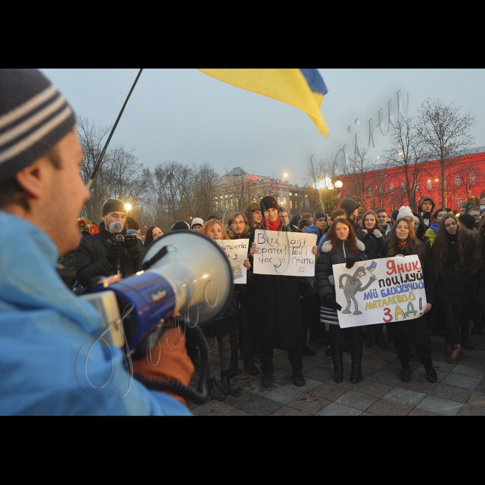 Київ. У парку Т.Шевченка відбувся загальностудентський марш-протест «Ні пакту Путіна-Януковича». Організатор: студентська координаційна рада, створена учасниками студентських страйкомів Євромайдану.
