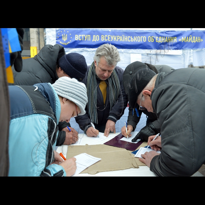 Київ, центр міста, майдан Незалежності та Хрещатик. Євромайдан. 