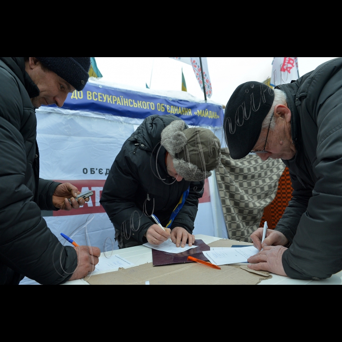 Київ, центр міста, майдан Незалежності та Хрещатик. Євромайдан. 