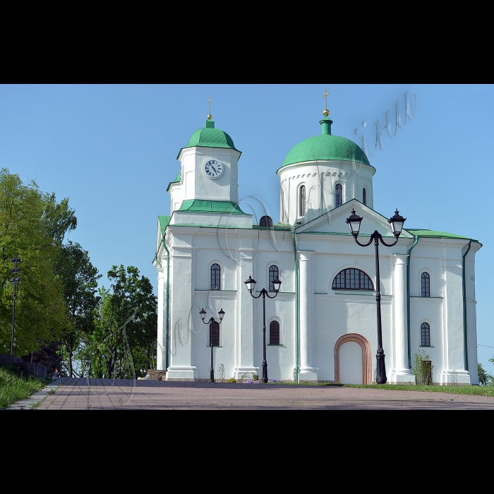 Шевченківський національний музей-заповідник у м. Канів Черкаської області.
Успенський собор у Каневі.